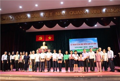 Quận 4 trao hơn 320 suất học bổng khuyến học